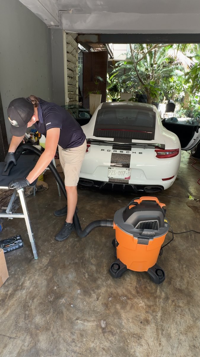 Geoffroy trabajando - Riviera Maya Detailing